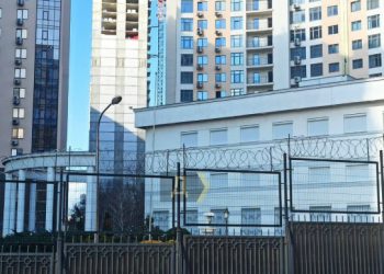Росія розпочала евакуацію дипломатів з України